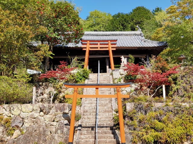 岡稻荷神社本殿
